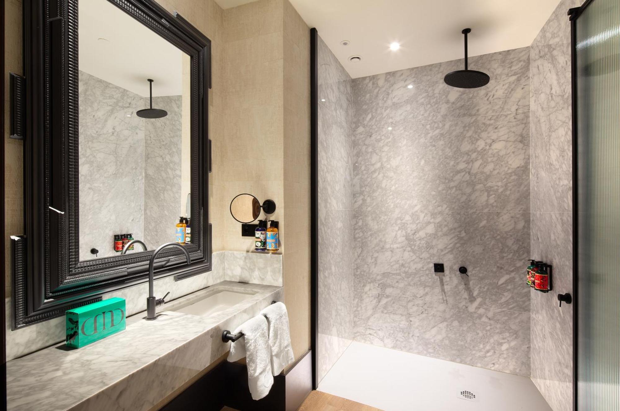 Hotel Montera Madrid, Curio Collection By Hilton 外观 照片